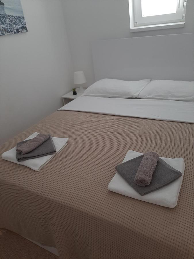 Apartment Enis Барбарига Экстерьер фото